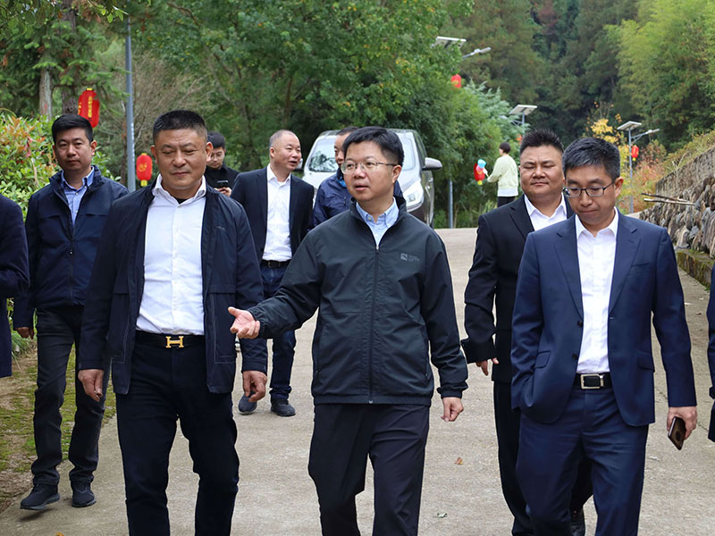 青田縣縣長(zhǎng)潘偉、副縣長(zhǎng)楊軍偉一行在基地指導(dǎo)工作